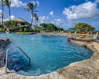 Oceanfront Resort, 4 pools, 75 foot waterslide, restaurants on site - Lihue - Pool