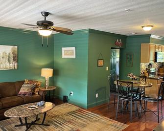 Blue Moon Vacation Rentals Downtown Clayton - Clayton