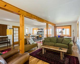 House on the Hudson River Beach - Coxsackie - Living room