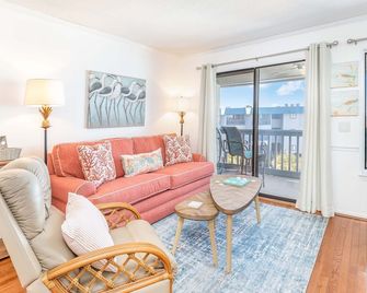 Beach Racquet A313 - Tybee Island - Living room