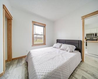 Erie Condo Near Lake with Golf Views and Balcony - Erie - Bedroom