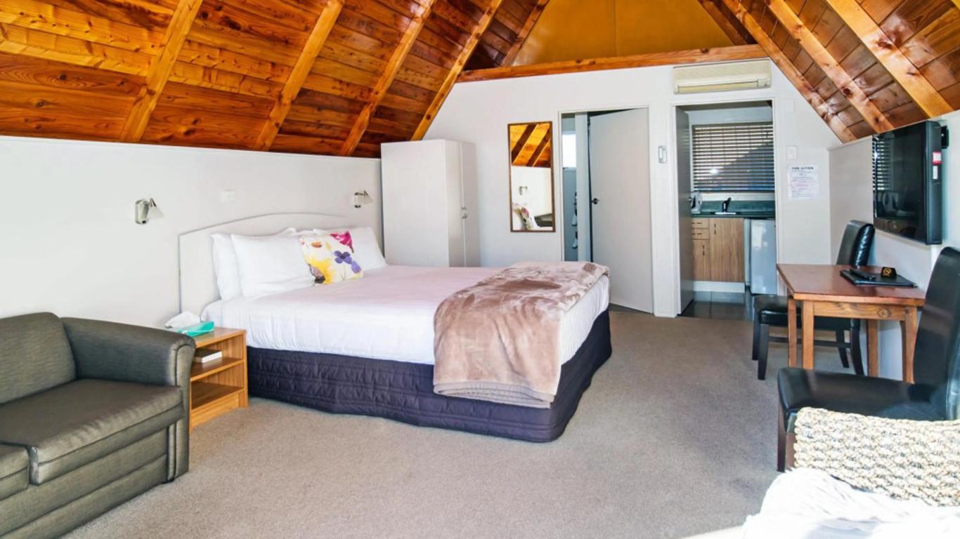 Mountain Chalets Motel