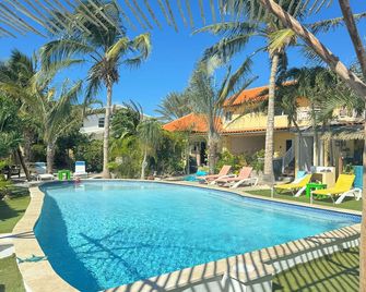 Panoramic pool/garden view Apt, near Marriott, Fiber wifi - Oranjestad - Pool