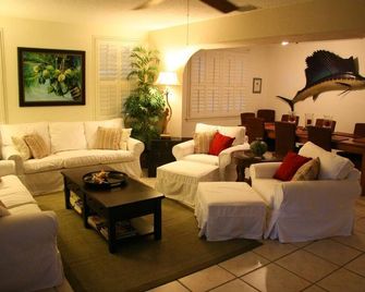 Clearwater Beach Pool House Rental - Just Steps to the Beach - Clearwater - Lounge
