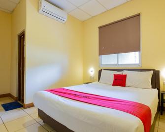 RedDoorz @ Iodium Residence Cikarang - Cikarang - Bedroom