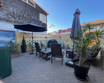 Beso Del Sol - Huntington Beach - Patio