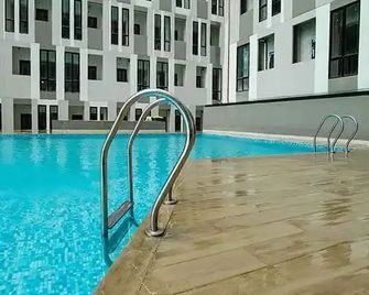 The Alton Apartemen by Sirooms - Semarang - Pool