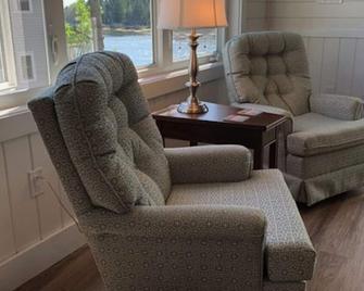 Island View Cottage - Thanksgiving Dates Available - Phippsburg - Living room