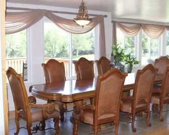 Mansion, pool, hot tub, 3 acres, private - Ontario - Comedor