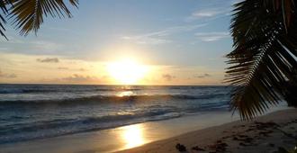 Anse Kerlan Beach Chalets - Grand'Anse Praslin - Beach