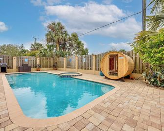 Watch Dolphins St Augustine Gem Near Downtown! - St. Augustine - Pool