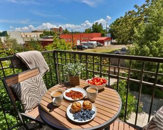 255 Sumach · Beautiful Townhouse, Walk to Town, Rooftop Lounge - Walla Walla - Balcony