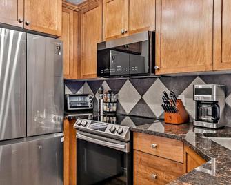 The Lambeth By Samsara Resort Private Entry Panorama Top View 2br And 2bth - Canmore - Cocina