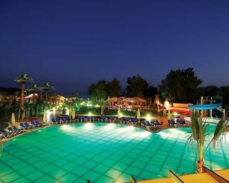 Sentido Lycus Beach Hotel - Boztepe - Piscina