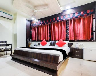 Capital O 31390 Hotel Ambrosia - Jhānsi - Bedroom
