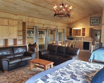Private Estate - Romantic - Peaceful Escape - Sturgeon Bay - Huiskamer