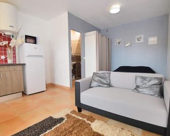 Amazing Home In Aleria With Wifi - Aléria - Soggiorno