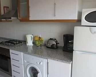 1 Bedroom Apartment Can Sleep 4 People With Private Pool And Air Conditioning - Armação de Pêra - Kitchen