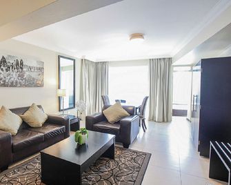 Blue Waters Hotel - דורבן - סלון