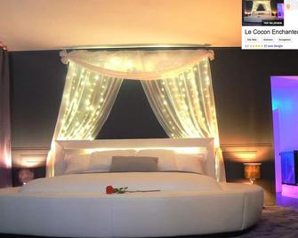 Le Cocon Enchanteur: a private gîte/ JACUZZI / romantic night for two - Plélan-le-Grand - Chambre