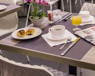 Nemea Appart Hotel Elypseo Strasbourg Port - Strasbourg - Buffet