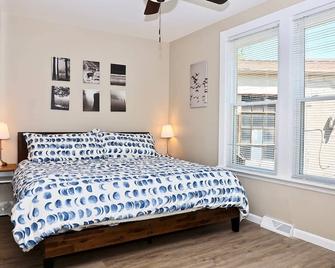 Lincoln, 1 Bedroom House near Xavier & Downtown - Cincinnati - Habitación