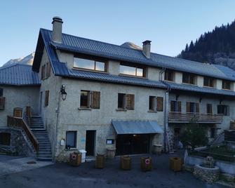 Chambre EN Gite Auberge à 4 km de la Station des 2 Alpes - Les Deux-Alpes - Edificio