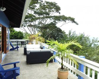 Captain's Quarters at Bayview Villas, overlooking beautiful Stonehaven Bay - Black Rock - Balcón