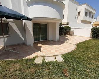 Green villa 3 minutes to the beach on foot - Korba