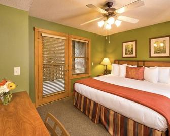Romantic Gatlinburg Getaway - Gatlinburg - Bedroom