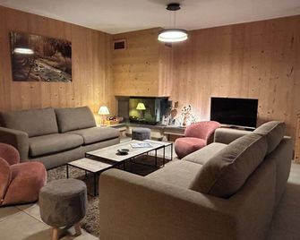 Les Chenapans, happiness in a big chalet! - La Salle-les-Alpes - Living room