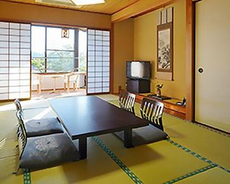Menard Aoyama Resort: Wafukan Utatsu - Iga - Comedor