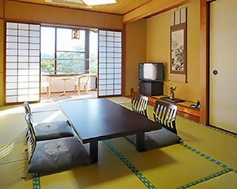 Menard Aoyama Resort: Wafukan Utatsu - Iga - Comedor