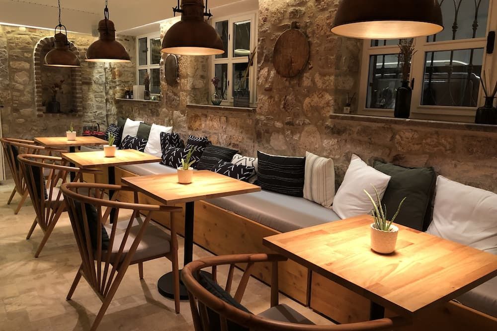 مين أيفاليك (لدالتس ٔونل +12) - ايفاليك - مطعم