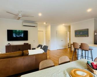 Bianco Drift - Cable Beach - Living room