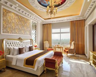 Royal Kingdom Sarovar Portico Pilibhit - Pilibhit - Bedroom