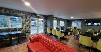 The Oakwood Hotel by Roomsbooked - Gloucester - Bar