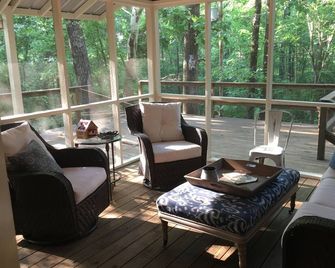 Natchez Trace Cabin Retreat on 5 acres - Canton - Balkon