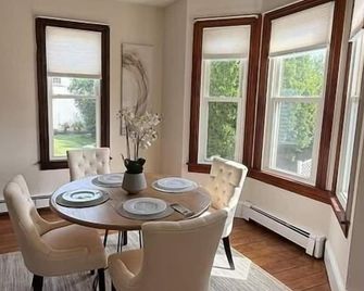 In-Town Charming Victorian Walkable to D-Town Boro - Doylestown - Dining room