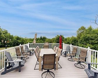East Boothbay Gardens - East Boothbay - Balcony