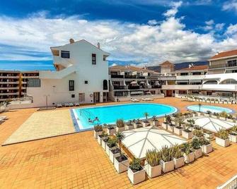 Modern apartment in Parque Royal I, Playa Fañabe - Adeje - Uima-allas