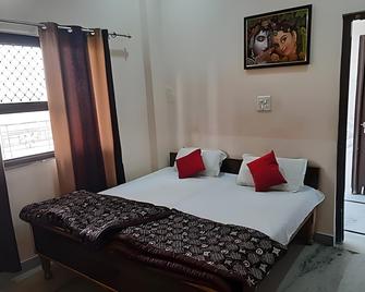 Mukhiya Garden - Mathura - Bedroom