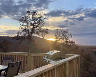 Cozy house with a beautiful view and close to many ATV trails. - Huntsville