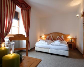 Romantic Hotel Excelsior - Cavalese - Bedroom
