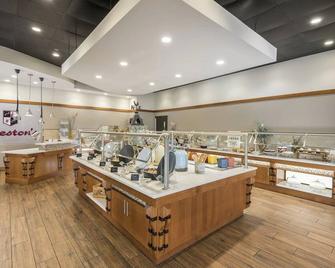 3 Units Perfect for a Family Stay! Steps away from Stadiums and Campus Events - Blacksburg - Buffet