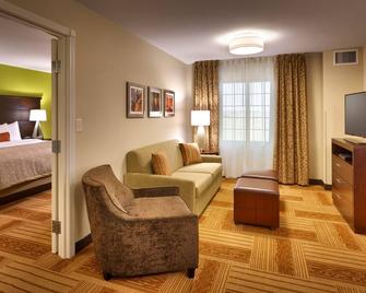 Cozy, Equipped, Spacious | Suite With Free Breakfast, Hot Tub Access - Cheyenne - Living room