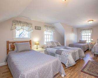 The Hive Newly Renovated Chic Farmhouse and Barn - Waterford - Habitación