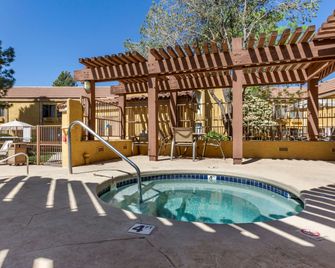 بست ويسترن إربورت ألبوكيرك إن سويتس هوتل - ألبوكيركي - حوض السباحة