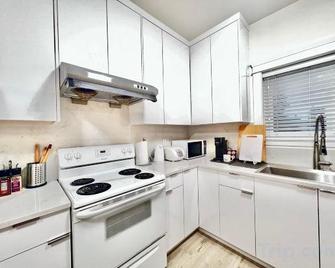 Si & Daniel Home Near Yvr Airport & Skytrain Separate Entry Free Parking - Ричмонд - Кухня