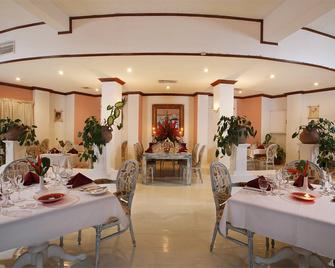 Pegasus Hotel - Джорджтаун - Ресторан
